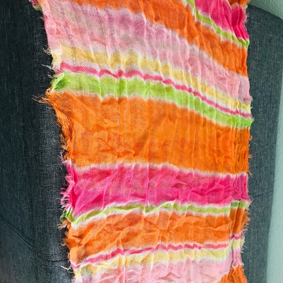 Distressed edged wrap - Picture 2 of 3